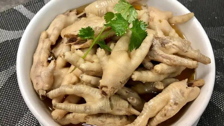 23. Chicken Feet in Rice Wine Sauce 香糟鳳爪